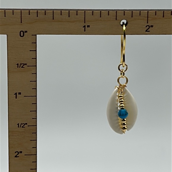 2352- Handmade Shell Dangle Earrings NWT - Picture 3 of 5
